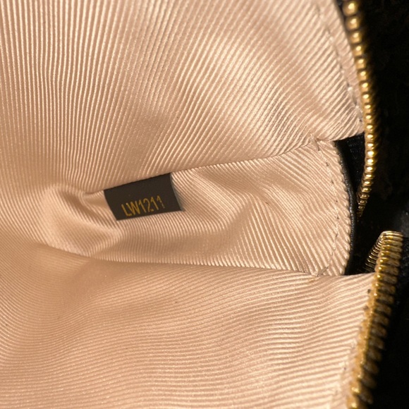 Authentic Lotus Louis Vuitton - Picture 8 of 8